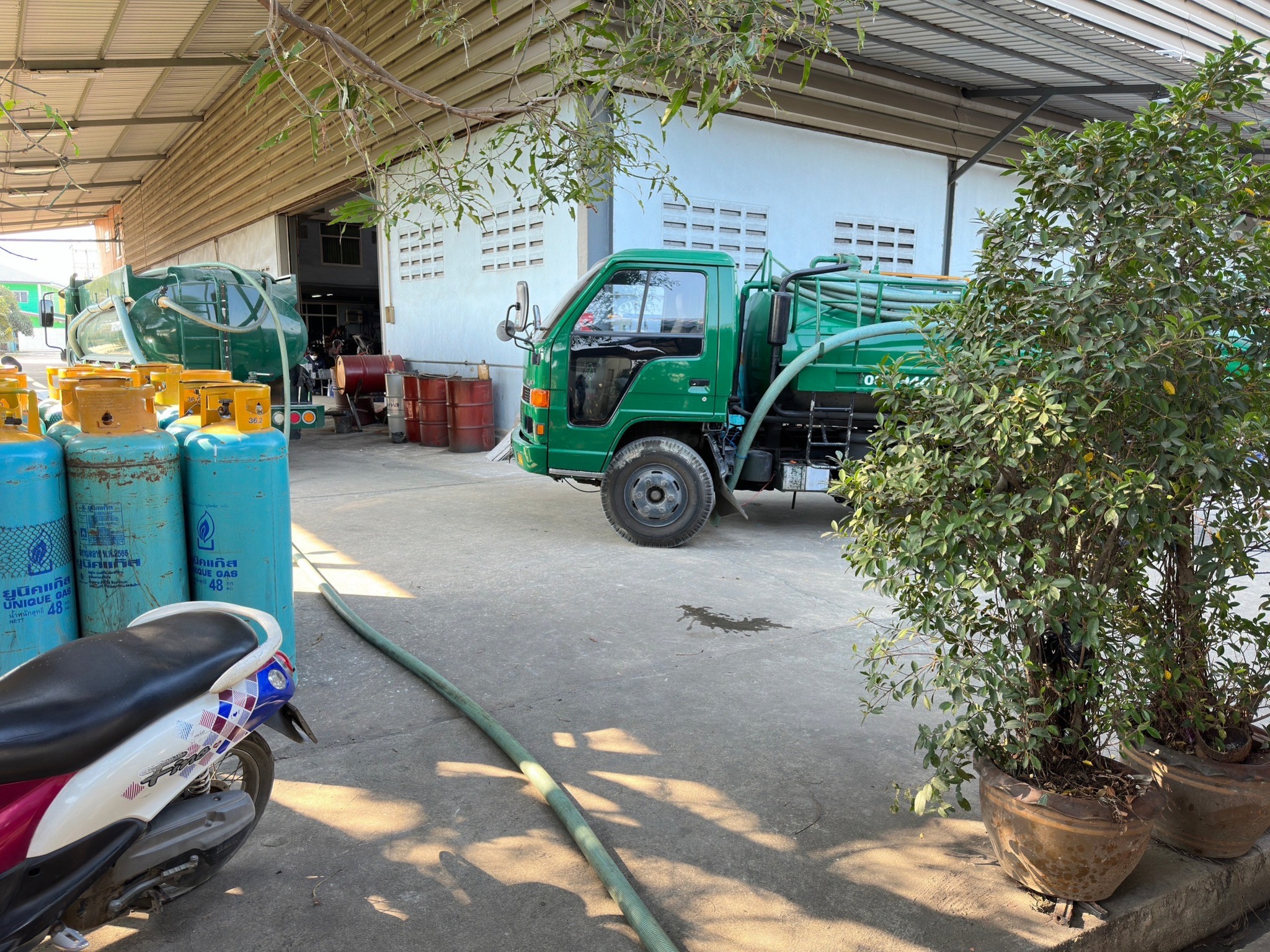 ดูดส้วม กระทุ่มแบน โรงงาน