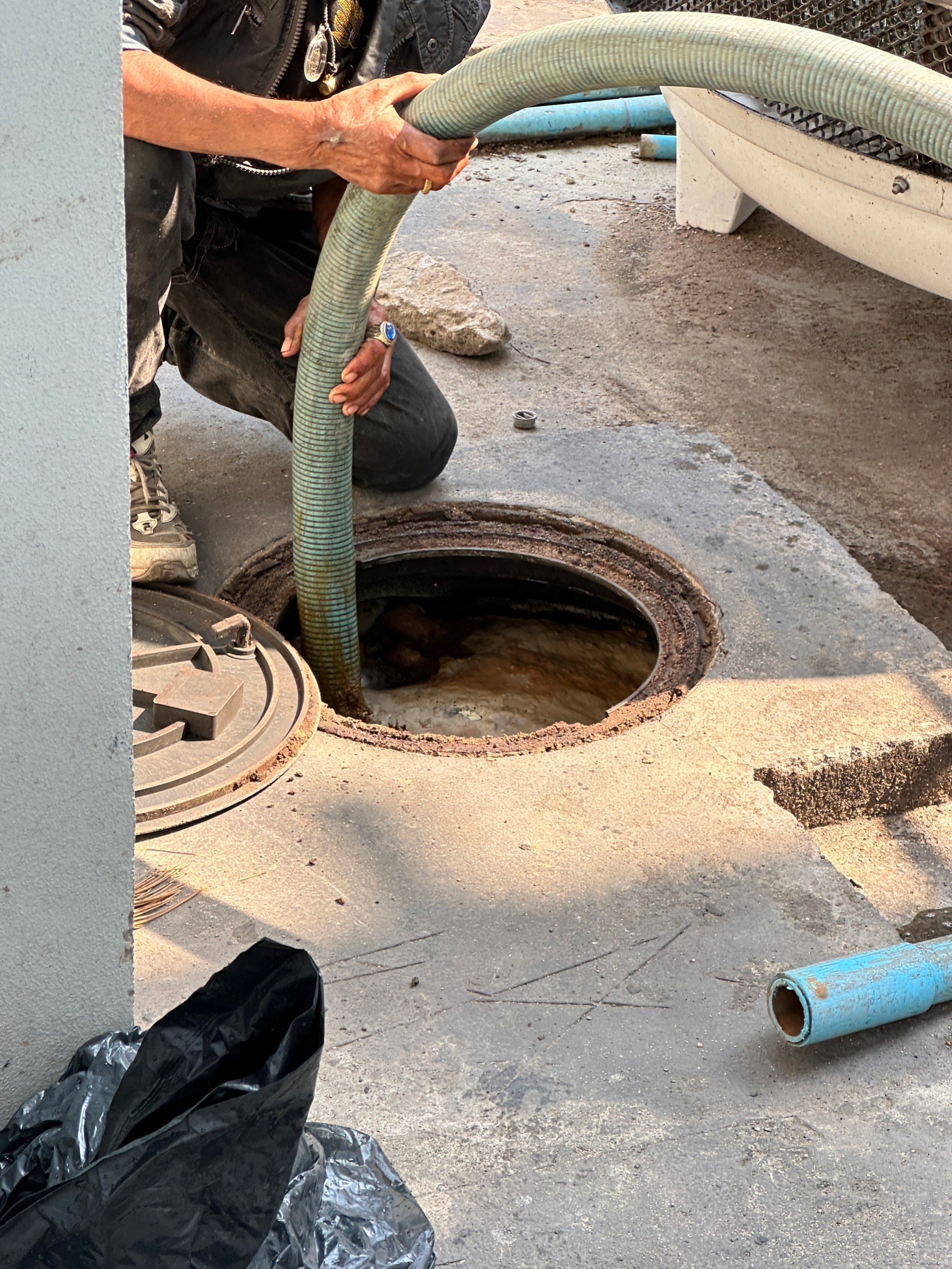 ดูดส้วมโรงงาน-ศรีเมือง ถังแซท 1 บ่อ