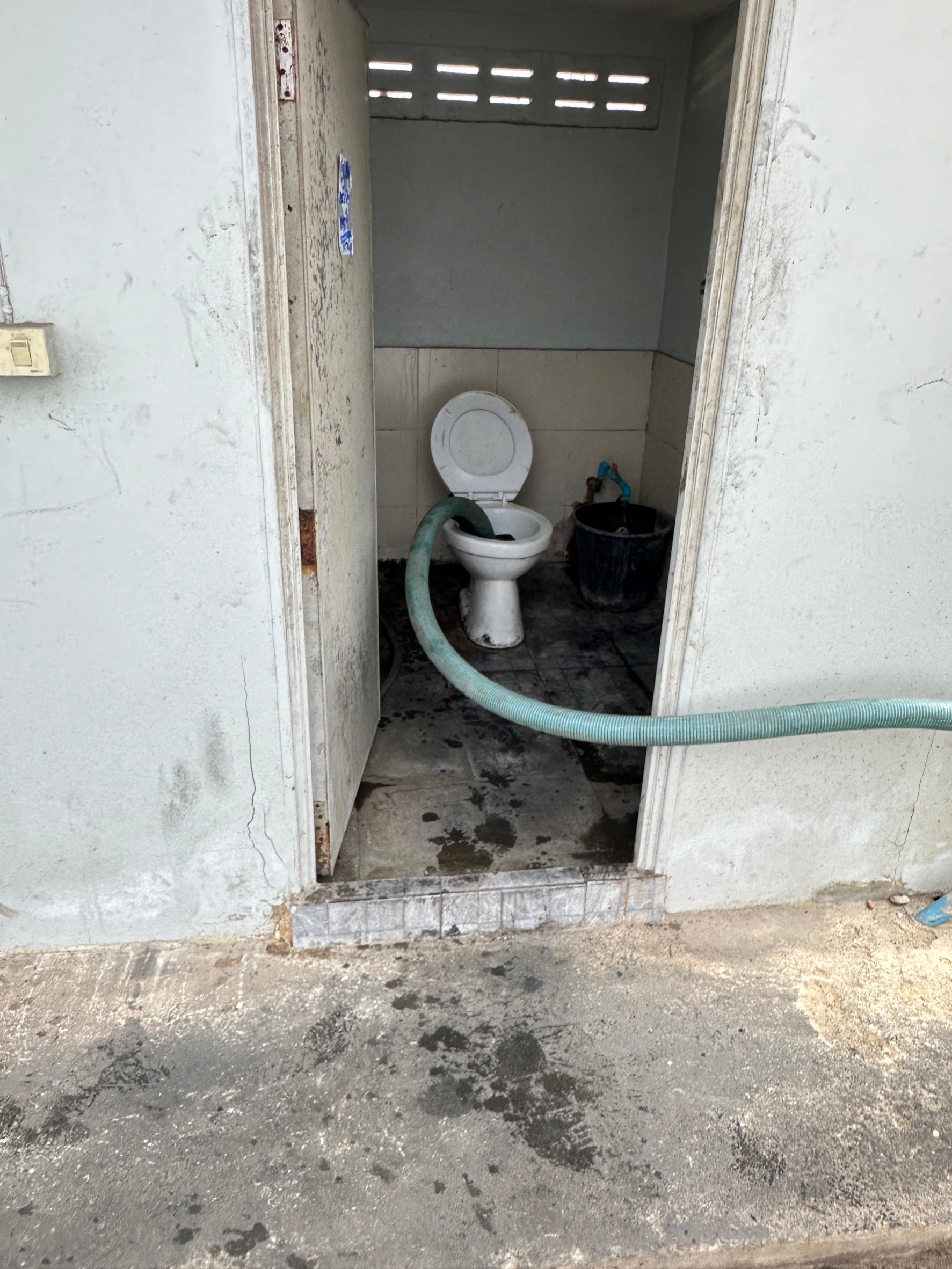 ดูดส้วมโรงงาน-ศรีเมือง ถังแซท 1 บ่อ